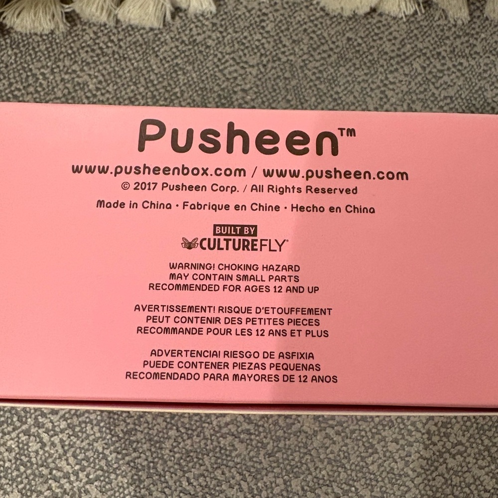 Pusheen Box Exclusive Holiday Vinyl Christmas Light Cat Figure - Picture 3 of 5